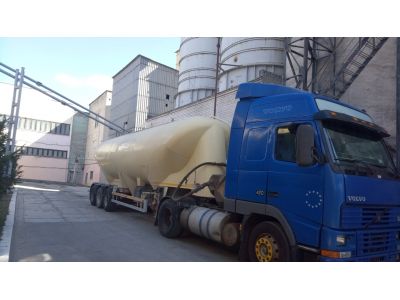 Цементовоз Volvo 35 тонн